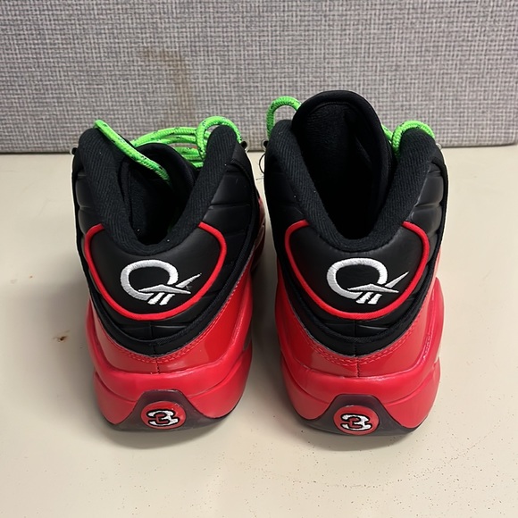 Reebok Question Mid size 8.5 red and black - Picture 4 of 7